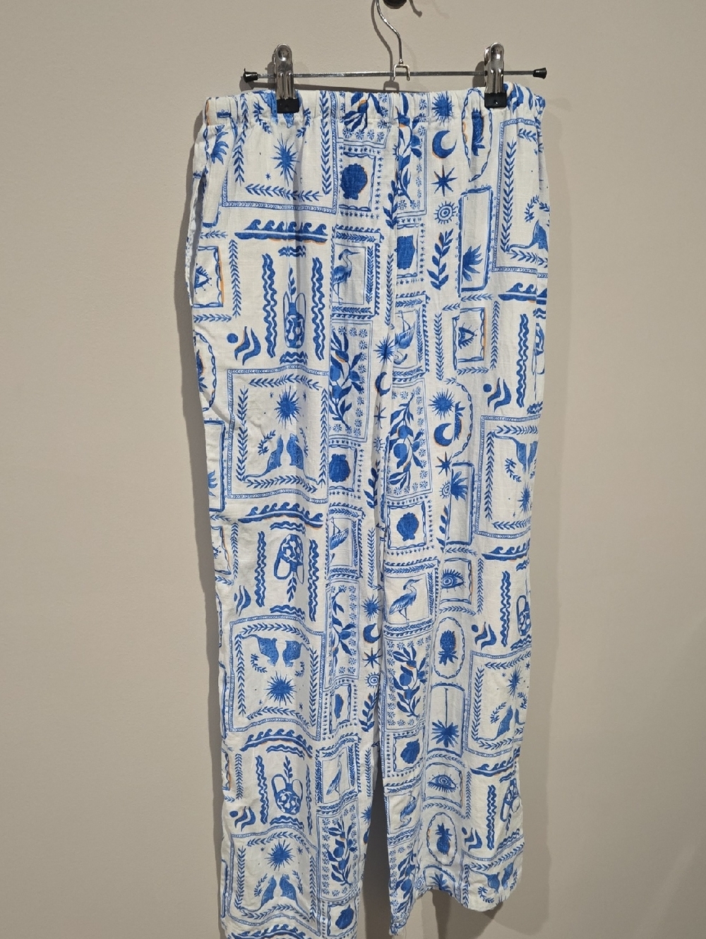 Sincerely Jules Blue and White Floral Tile Pants! Summer, Vacation Medium - Picture 6 of 6